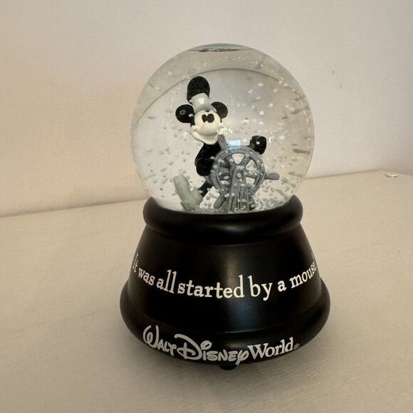 Walt Disney World Mickey Mouse Snow Globe - Picture 1 of 9